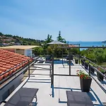2 Bedroom Lovely In *