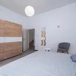 2 Bedroom Lovely In *