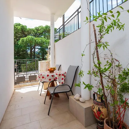 Apartment 2 Bedroom Lovely In *
