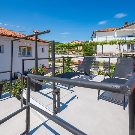 2 Bedroom Lovely In Rabac