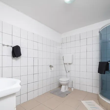 Apartment 2 Bedroom Lovely In