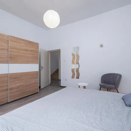 2 Bedroom Lovely In *