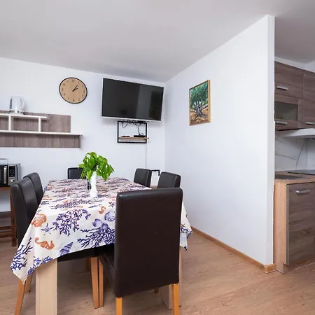 2 Bedroom Lovely In