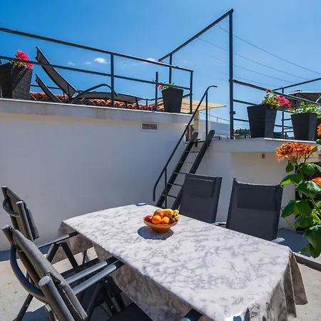 2 Bedroom Lovely In Rabac